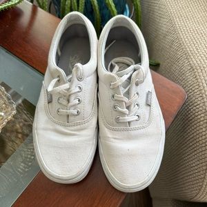Women’s white vans US 7